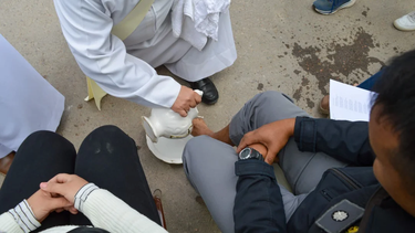 Monseñor Larrazábal realizó el lavatorio de pies a internos en el Penal de Chimbas