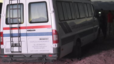 El minibus del CASLEO, uno de los vehículos que se ponen a la venta.