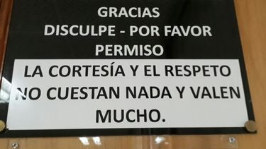 El cartel que llama la atención en un municipio de San Juan