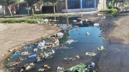 Malestar vecinal en el barrio La Estación por convivir con aguas servidas