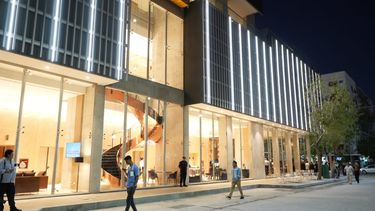 Cinco estrellas, fachada de lujo y puertas abiertas: inauguraron el hotel más alto de San Juan