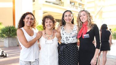 Colorido Día de la Mujer en la Plaza Seca