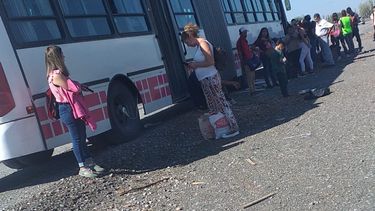Malestar en Sarmiento: un colectivo se rompió y hay quejas por demoras del servicio