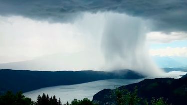 Viral: un tsunami caído del cielo que impresiona a todos