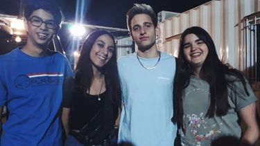 El insólito encuentro entre un sanjuanino y Wos detrás del escenario de la FNS