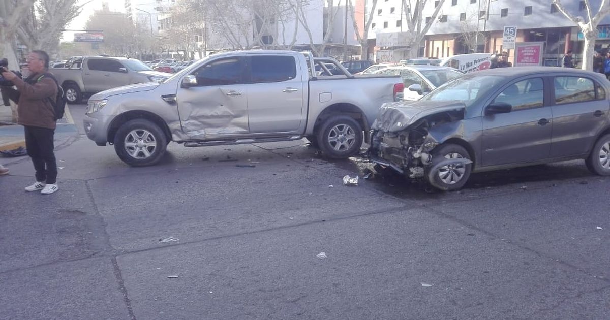 Susto Por Un Fuerte Choque En La Esquina De Una Escuela Céntrica 1422