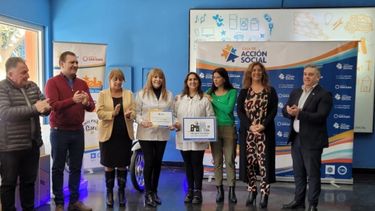 La Caja de Acción Social entregó una moto y premios a centros de salud, escuelas y centros de jubilados