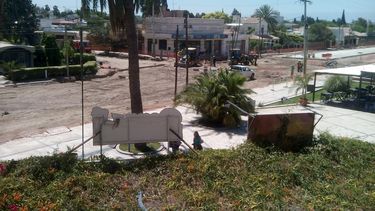Video: preocupación frente al shopping Del Bono por la rotura de un caño de gas