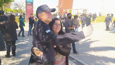 Reflexiones de por qué son pocas las mujeres policías y toda la emoción de la jura azul a pura selfie