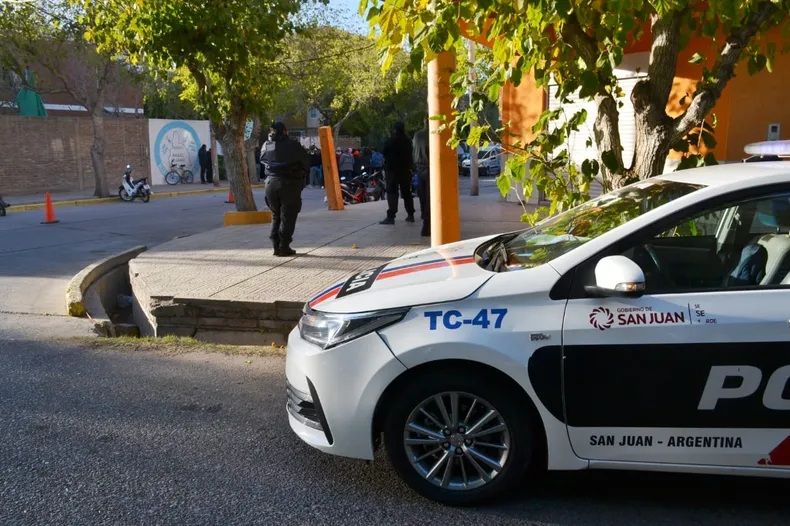 El Jefe de la Policía aseguró que Educación debe 4 meses de pago por  adicionales