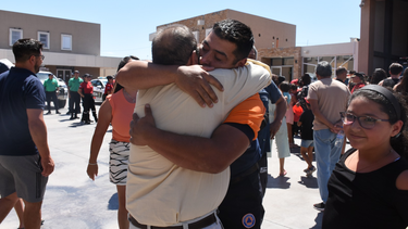 Caravana y emoción al recibir a los bomberos sanjuaninos que lucharon contra el fuego en El Bolsón