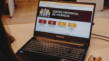 El IPV llega a un nuevo departamento para que los vecinos puedan elegir barrio antes del sorteo de 18 nuevos complejos.