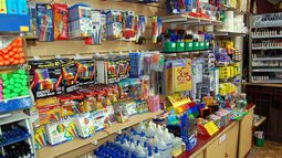 La gente gastó parte del aguinaldo en la compra de productos escolares. La gente gastó parte del aguinaldo en la compra de productos escolares.