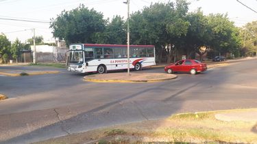 Empezaron a retirar la rotonda de 25 de Mayo y Urquiza