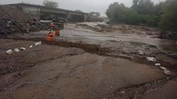 Video impresionante: así llegó la crecida al puente nuevo de Valle Fértil