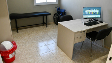 Con tres fallecimientos por dengue en San Juan y la cantidad de casos en descenso, continúan funcionando los consultorios especiales que se crearon para la atención de la enfermedad.