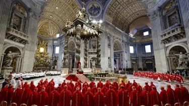 El mundo sigue atento: comienza el cónclave para elegir al sucesor de Francisco