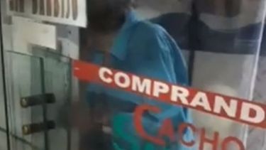 La heredera de Cacho Salmuni se atrincheró en la casa familiar y acusó de estafa a los nuevos propietarios