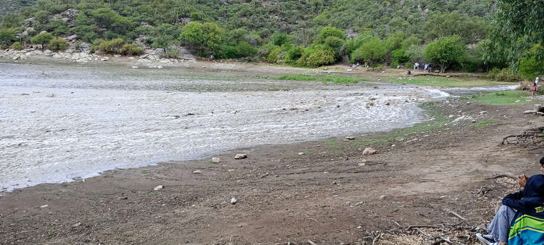 El embalse vallista tras el ingreso de agua después de las primeras lluvias. Foto: Info Valle Fértil.