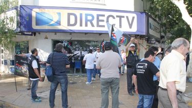 Trabajadores de la televisión piden a DirecTV que eche a una empresa