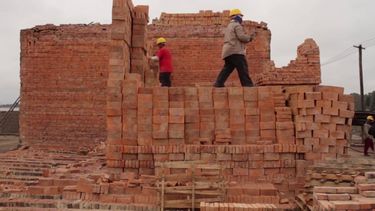 Ladrilleros: los insumos escasean, están más caros y no hay mano de obra