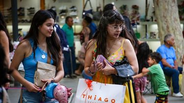 Preparan shows y sorteos en la peatonal por el Día Internacional de la Mujer.