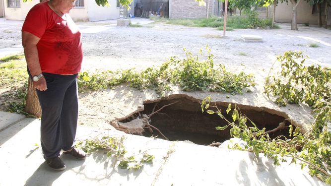 Vecinos del Barrio Mercedario preocupados por cámaras sépticas colapsadas