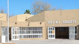 Ya son 10 los casos de varicela confirmados en la escuela de Caucete en la que se produjo el brote. Ya son 10 los casos de varicela confirmados en la escuela de Caucete en la que se produjo el brote.
