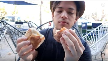 Un reconocido youtuber venezolano, encantado con las semitas sanjuaninas