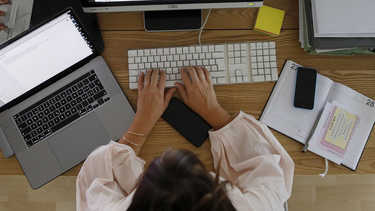 Llegar a fin de mes, una odisea: seis de cada diez sanjuaninos trabajan de más para cubrir los gastos