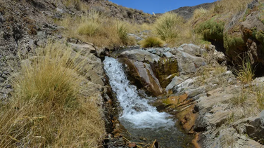 El santuario natural de Barreal que combina senderos con cascadas, camping agreste y uno de los cielos más lindos del mundo