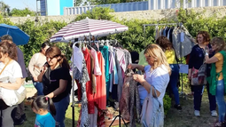 Megaferia solidaria en la Casa de la Bondad: prendas de invierno a precios accesibles para recaudar fondos y sostener las obras de la Fundación Manos Abiertas. Megaferia solidaria en la Casa de la Bondad: prendas de invierno a precios accesibles para recaudar fondos y sostener las obras de la Fundación Manos Abiertas.