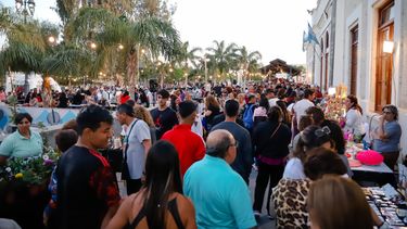 Un centenar de personas copó la Estación San Martín con la Feria del Andén
