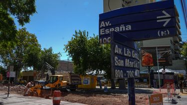 Chau losas de antaño: en avenida España, cómo avanza la histórica renovación y cuándo se termina