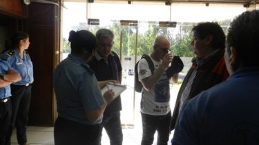 Para los peones de taxis, estacioneros aprovechan y aumentan de más el GNC