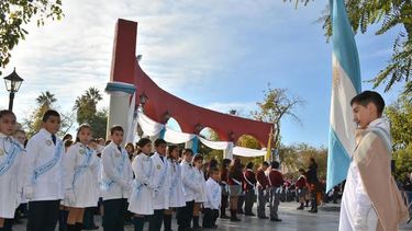 A pura emoción, los chicos de Rawson juraron lealtad a la bandera