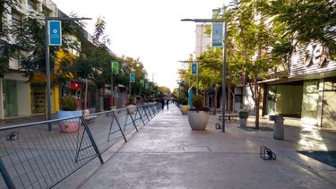 No quitarán el vallado de la Peatonal, pero le hicieron cambios