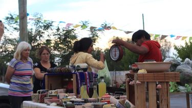 Por las fiestas, un almacén de la economía popular en Rivadavia