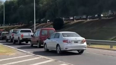 El video viral del caótico tráfico en un importante tramo de la Avenida de Circunvalación