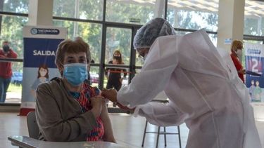 Vacunación en San Juan para mayores de 60: mirá el cómo será el cronograma de inscripción