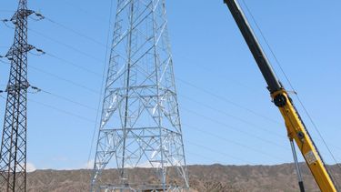 ¿Vos creías que tu trabajo era estresante?, mirá a estos sanjuaninos colgados del cielo