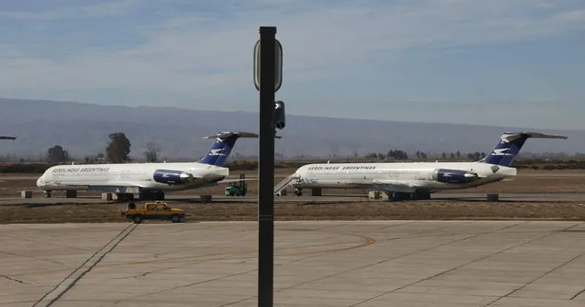 Buscan remover tres aviones en desuso que quedaron en el Aeropuerto