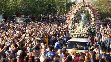 Una multitud vivió la tradicional procesión de la Inmaculada Concepción