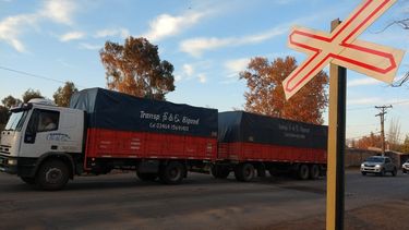 Caucete: cómo es la zona por dónde pasan las vías del tren en las que los de afuera se salvan de milagro