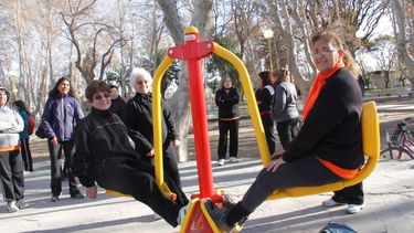 Capital inauguró aparatos de gimnasia en la Plaza de Trinidad