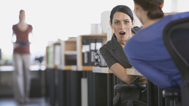 Cuando las mentiras queman: cómo sobrevivir a rumores y falsos testimonios