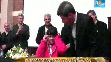 Vecinos de Rawson recibieron más de 490 lentes y también DNI