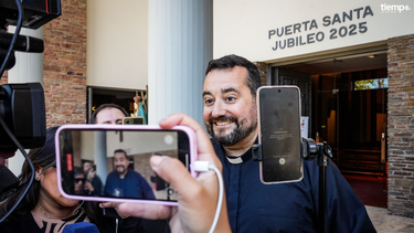 La trastienda del anuncio de León XIV en San Juan: el padre Andrés y el celular de Dios, las campanas eternas y las turistas