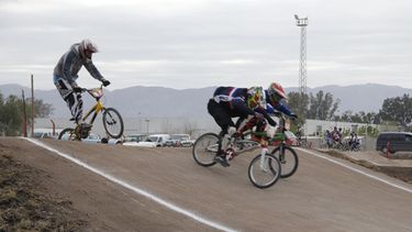 El Polideportivo Municipal de Rawson ya luce su remodelada pista de bicicross