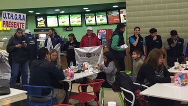 Gastronómicos se manifestaron en una casa de comidas